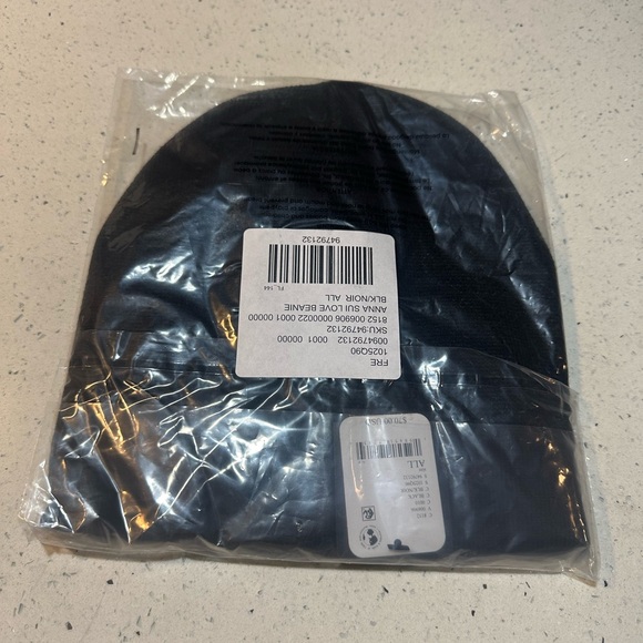 NWT Anna Sui Love Beanie - Picture 9 of 12